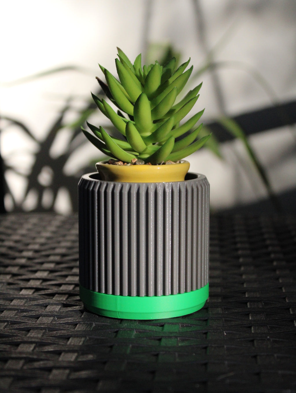 Vaso Portapiante di Design Minimal a Coste – Grigio Antracite e Verde