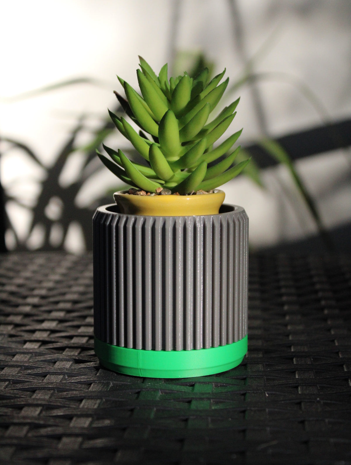 Vaso Portapiante di Design Minimal a Coste – Grigio Antracite e Verde