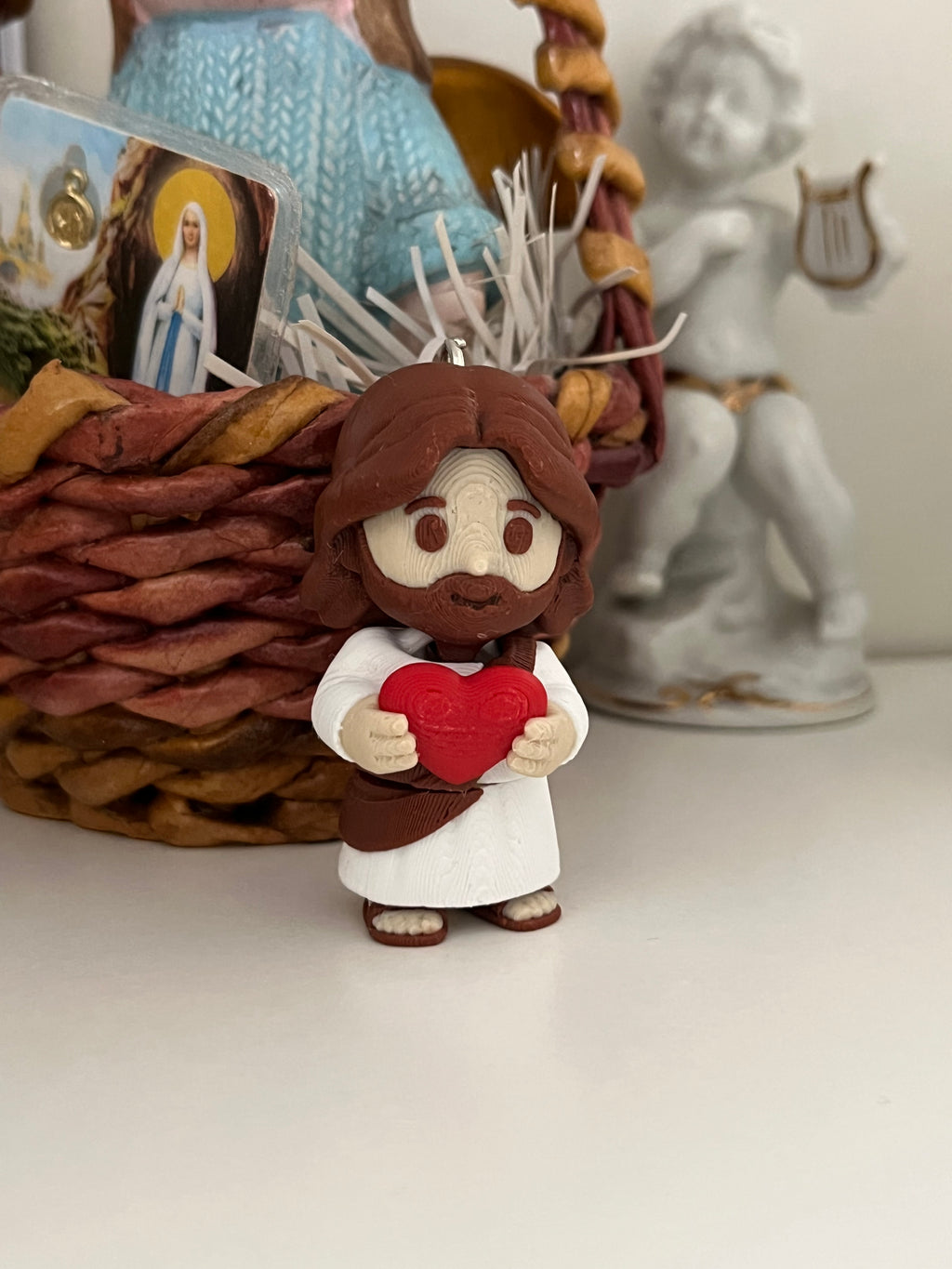 Mini Portachiavi "Chibi Gesù con Cuore" – Statuetta Religiosa Kawaii in Stampa 3D