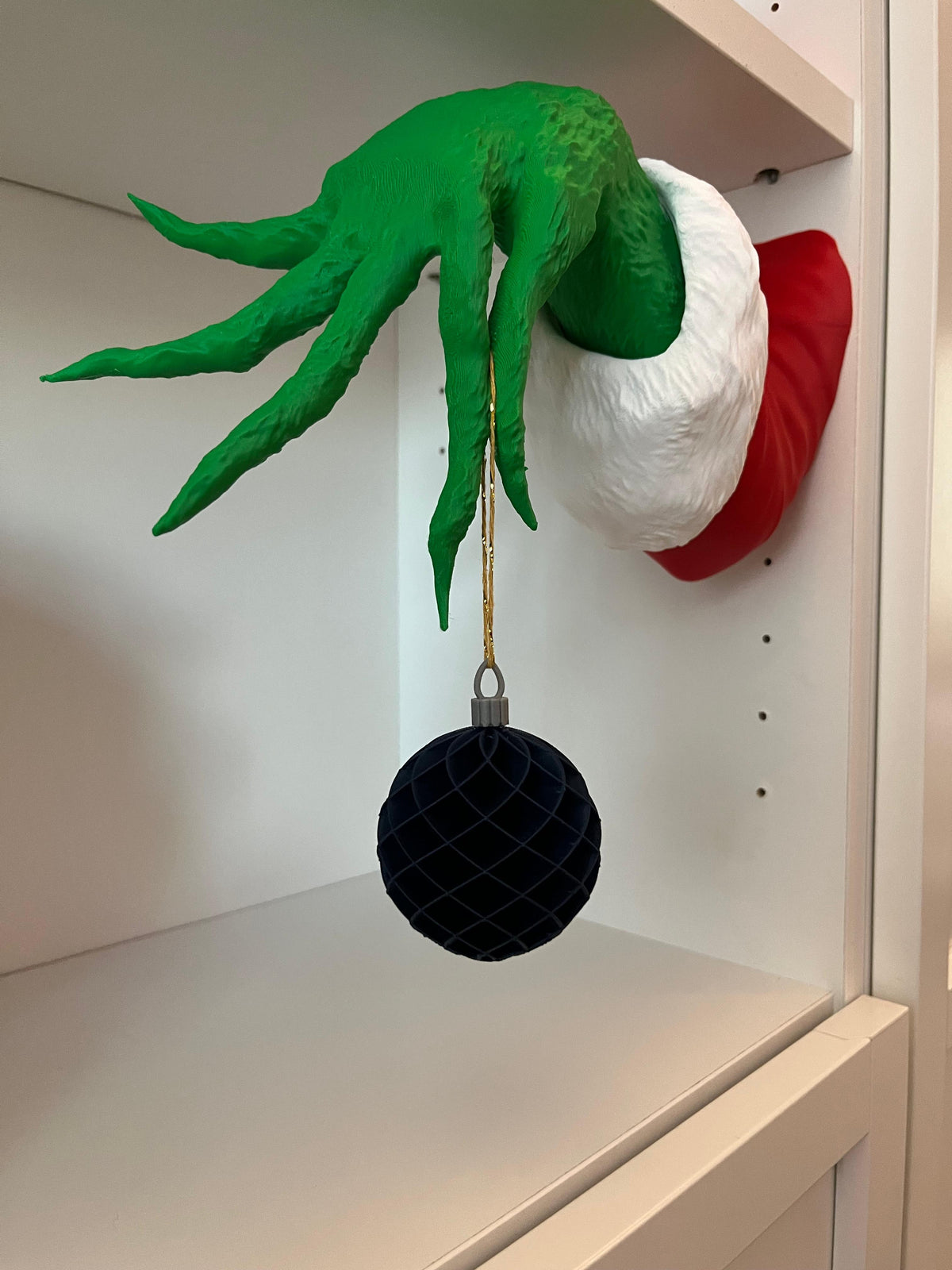 Mano del Grinch Porta-Pallina di Natale in Stampa 3D – Decorazione Natalizia Originale con Pallina Inclusa