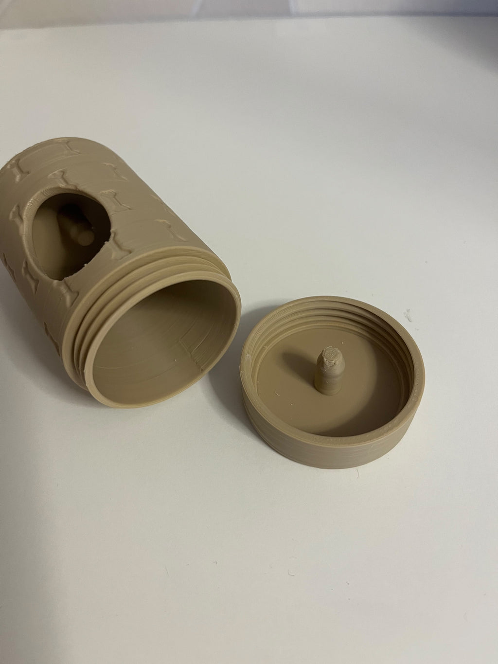 Porta Sacchetti Igienici Cane in Stampa 3D – Dispenser di Design con Texture a Ossicini e Moschettone