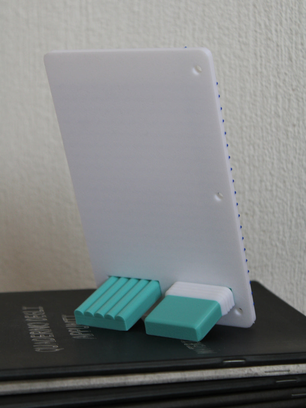 Supporto Smartphone Design Quaderno a Righe