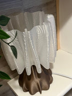 Lampada da Tavolo Modern Sculptural – Design Organico e Plissettato Stampato in 3D