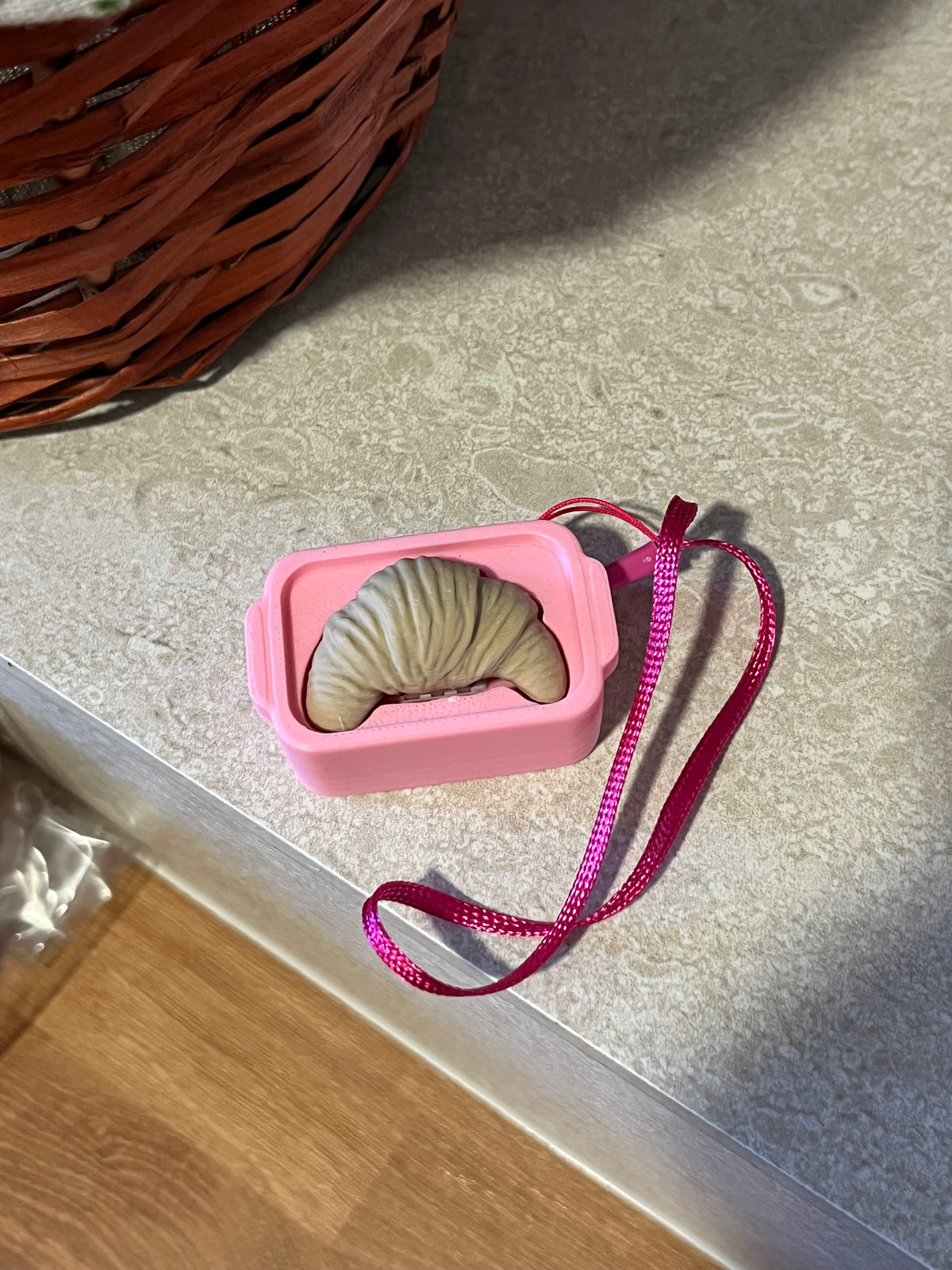 Fidget Clicker Meccanico a Forma di Croissant