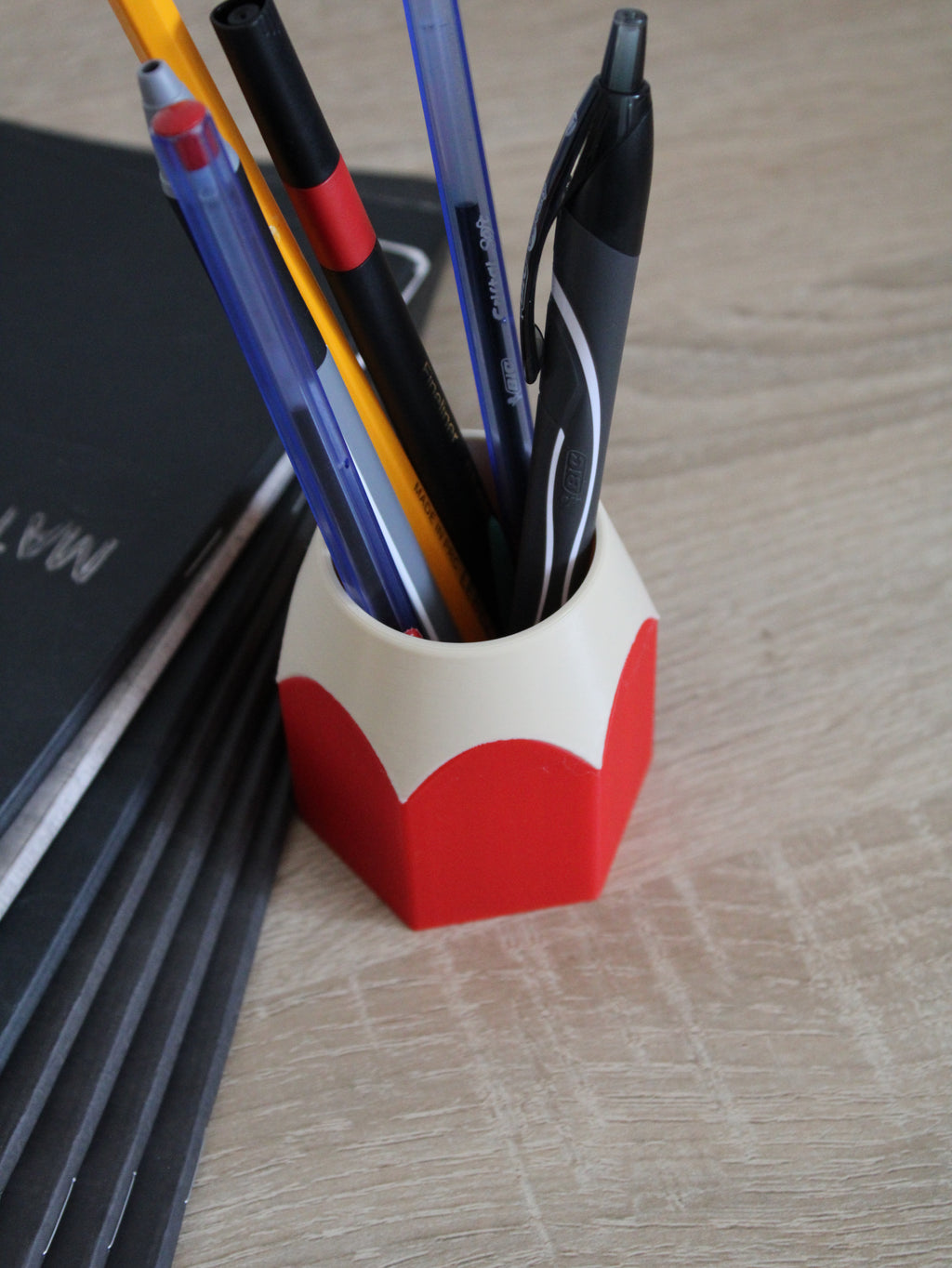 Mini Portapenne Design Matita Rossa - Organizzatore Scrivania