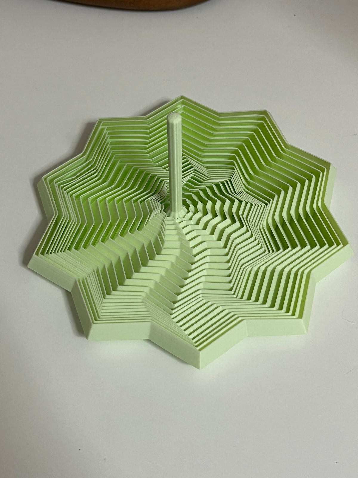 Star Dancer Fidget Stampato in 3D – Giocattolo Sensoriale Antistress e Oggetto di Design da Scrivania – Colore Verde Menta