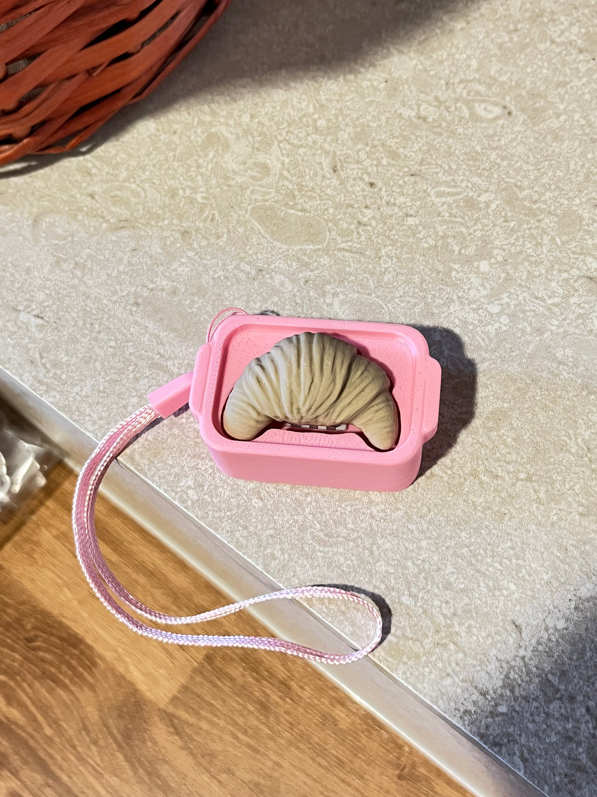 Fidget Clicker Meccanico a Forma di Croissant