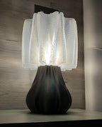 Lampada da Tavolo Modern Sculptural – Design Organico e Plissettato Stampato in 3D