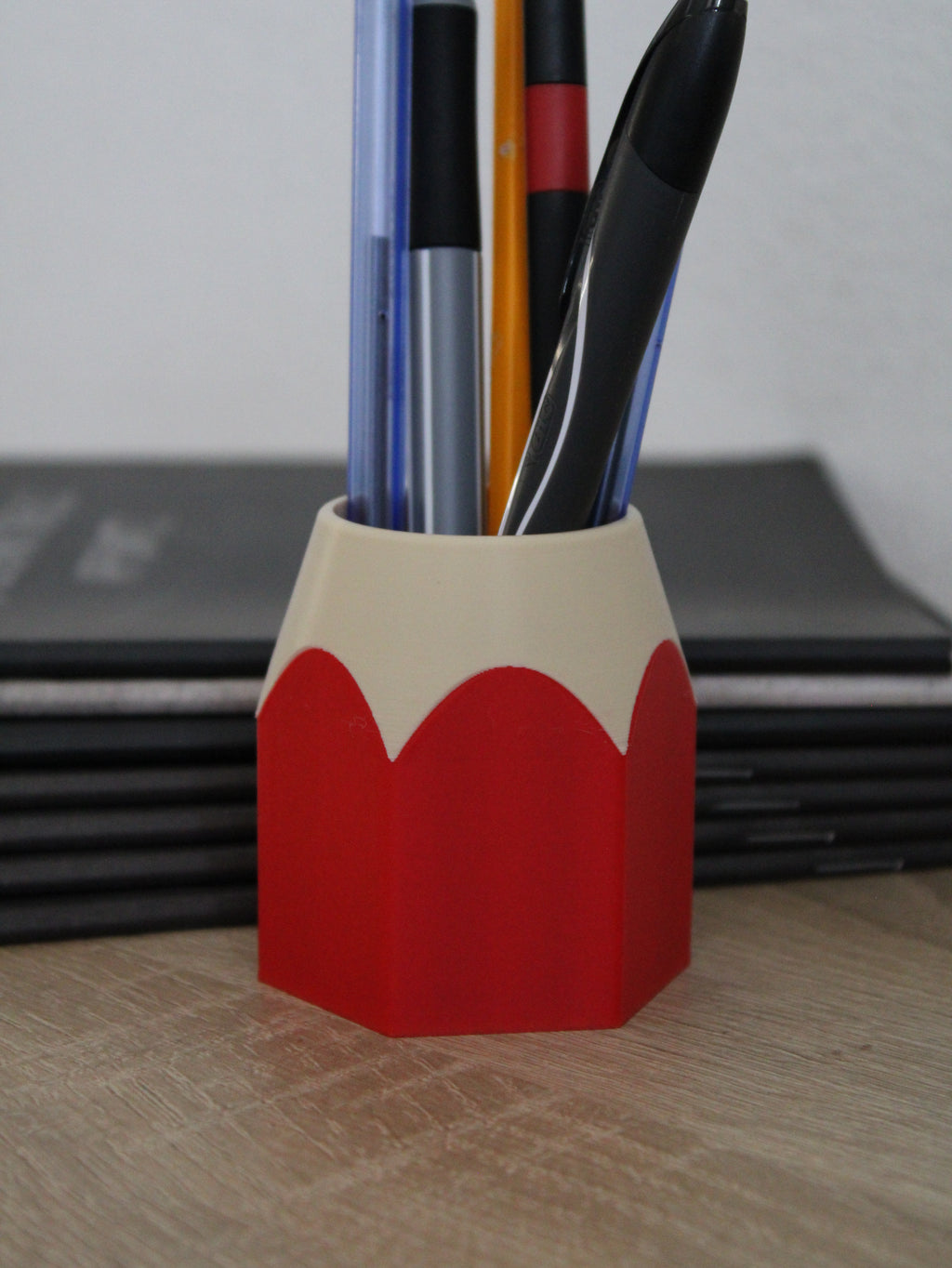 Mini Portapenne Design Matita Rossa - Organizzatore Scrivania
