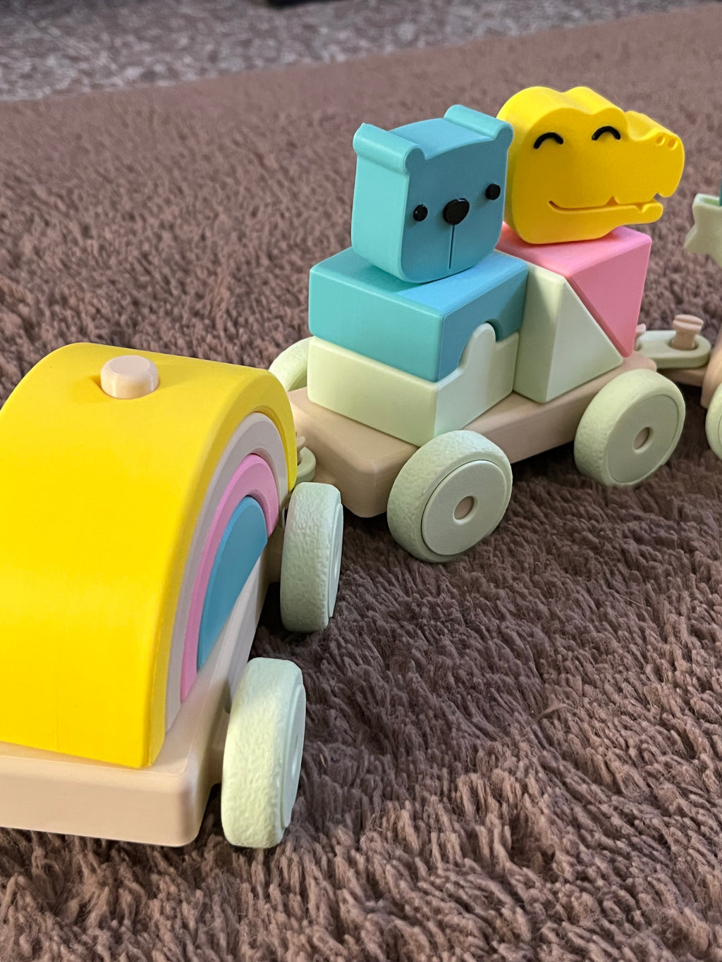 Trenino Giocattolo in 3D - Vagone Arcobaleno e Animaletti Interattivi (Pastello)