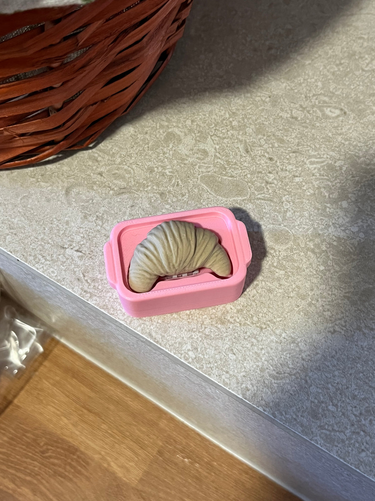 Fidget Clicker Meccanico a Forma di Croissant